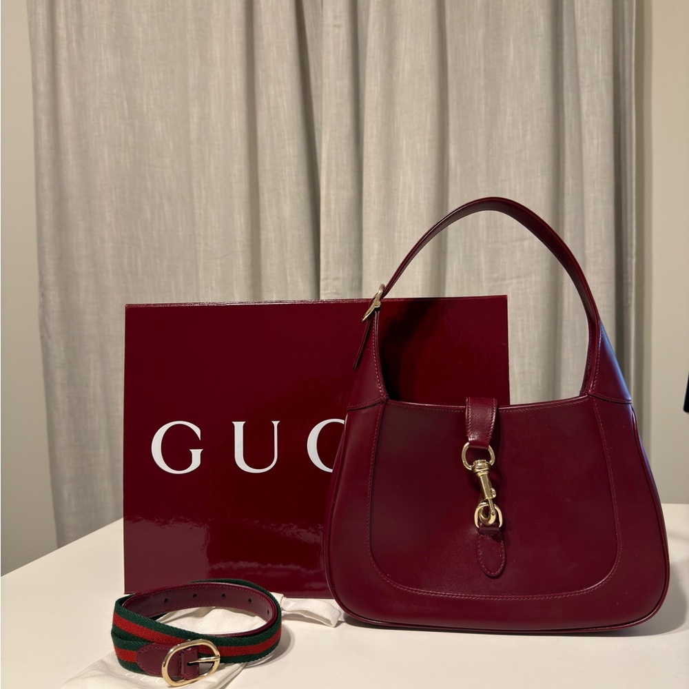 Elegant Burgundy Leather Shoulder Bag - Picture 11 of 15